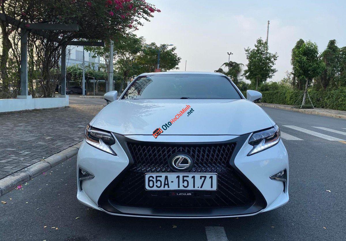 Lexus ES 250 có gì nổi bật so với các dòng xe trong cùng phân khúc