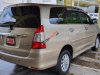 Toyota Innova G 2013 - Bán Innova 2.0G 2013, số tự động, màu nâu vàng hiếm. Xe đẹp, giảm giá ngay 30tr cho khách thiện chí xem xe