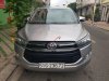 Toyota Innova E 2016 - Cần bán xe Toyota Innova E model 2017 màu bạc, xe gia đình, giá tốt