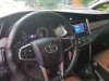 Toyota Innova E 2016 - Cần bán xe Toyota Innova E model 2017 màu bạc, xe gia đình, giá tốt
