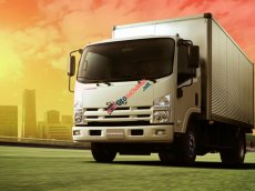 Isuzu NQR 2017 - Bán xe tải 4x2 Isuzu NQR75L thùng kín 5m7 có bửng nâng giá rẻ giao ngay
