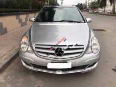 Mercedes-Benz R class R500 4Matic 2005 - Cần bán gấp Mercedes R500 4Matic đời 2005, màu bạc, nhập khẩu nguyên chiếc số tự động, giá chỉ 470 triệu