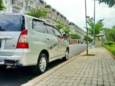 Toyota Innova V 2012 - Bán Toyota Innova V sản xuất 2012, màu bạc, 577tr