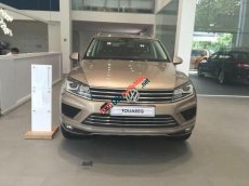 Volkswagen Touareg 2017 - Bán xe Volkswagen Touareg năm sản xuất 2017, tiết kiệm được 700 triệu khi mua Touareg tại đây