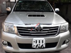 Toyota Hilux E 2014 - Cần bán xe Toyota Hilux E sản xuất 2014, màu bạc, nhập khẩu