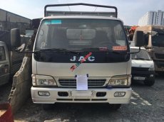JAC 2015 - Cần bán chiếc xe ô tô tải có mui nhãn hiệu JAC, màu bạc, đời 2015, sản xuất tại Việt Nam với giá hấp dẫn