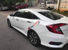 Bán ô tô Honda Civic AT năm sản xuất 2018, màu trắng, xe còn mới, không đâm đụng