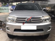 Toyota Fortuner V 2009 - Cần bán gấp Fortuner 9/2009 máy xăng full option