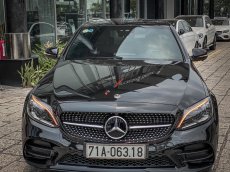 Mercedes-Benz C class C300 2019 - Cần bán gấp Mercedes C300 đời 2020, màu đen, xe siêu lướt