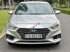 Hyundai Accent  MT 2018 - Cần bán gấp Hyundai Accent MT đời 2018, màu bạc, giá 385tr