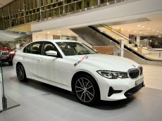 BMW 320i 2022 - Giá tốt nhất cuối năm, xe sẵn giao ngay, ưu đãi tiền mặt, tặng gói bảo hành và phụ kiện full theo xe