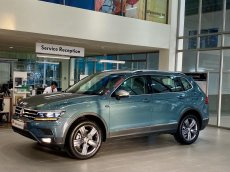 Volkswagen Tiguan 2023 - Màu xanh Petro hiếm có - Giảm giá lớn tháng 5/2023 hơn 300 triệu đồng có sẵn giao ngay