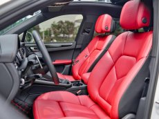 Porsche Macan 2023 - Màu trắng, nội thất đỏ