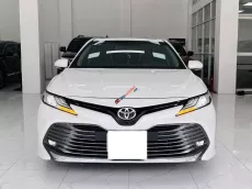 Toyota Camry 2021 - trắng, nội thất đen, odo 6000km, siêu lướt, còn bảo hành chính hãng