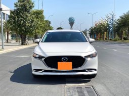 Mazda 3 1.5 AT Luxury 2020 - Bán xe mazda 3 1.5AT trắng ngọc trinh xe chính chủ ít đi