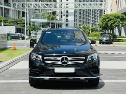 Mercedes-Benz GLC 300 4 matic 2018 - Cần bán gấp Mercedes  glc 300 - 4 matic 2018, màu đen giá chỉ hơn 1 tỷ 