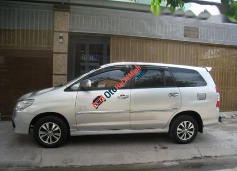 Toyota Innova g 2016 - Cần bán Toyota Innova G sản xuất 2016, màu bạc giá quá tốt