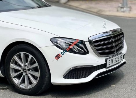 Giá xe Mercedes E200 2018 mới nhất kèm ưu đãi trong tháng 8