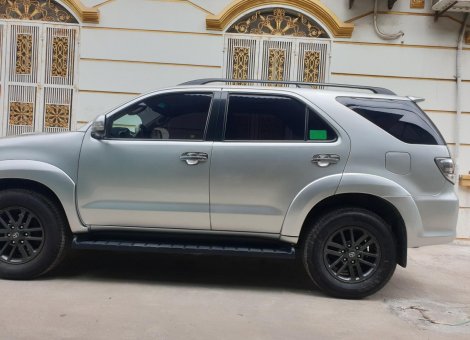 Toyota Fortuner 2015 - Bán Fortuner máy dầu số sàn đk 2015 chính chủ từ đầu.